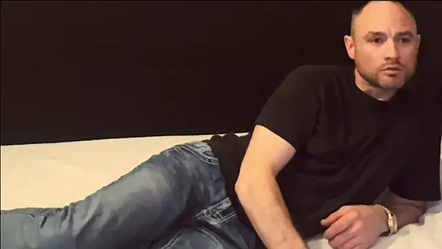 Snapshot of famous1tad chatting on March 2026 01:25:01 PM famous1tad online show from March 2026 01:25:01 PM