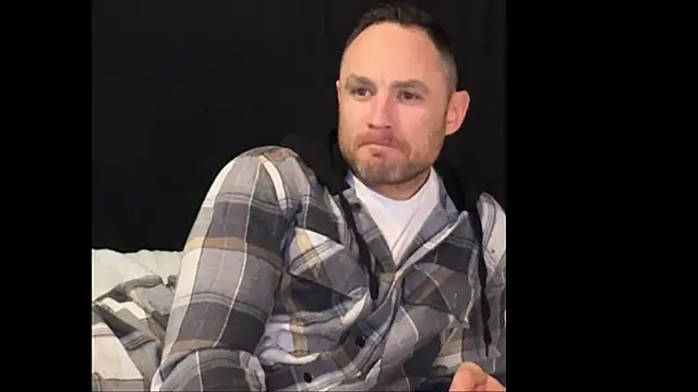 Snapshot of famous1tad chatting on March 2026 04:32:01 PM famous1tad online show from March 2026 04:32:01 PM