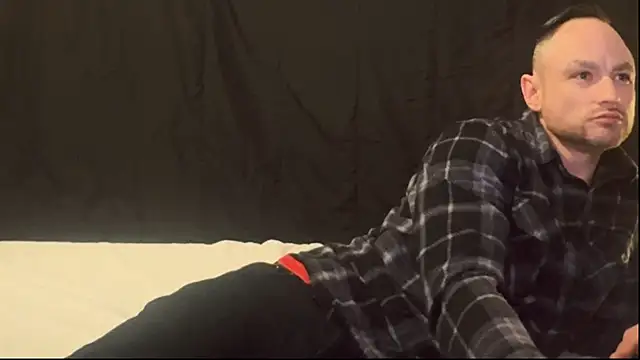 Snapshot of famous1tad chatting on March 2026 01:06:01 PM famous1tad online show from March 2026 01:06:01 PM