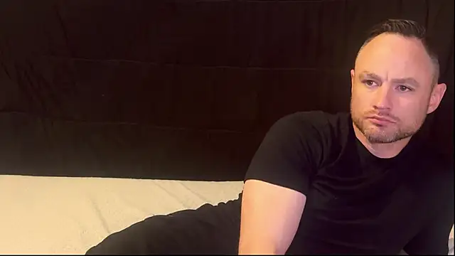 Snapshot of famous1tad chatting on March 2026 02:01:02 AM famous1tad online show from March 2026 02:01:02 AM