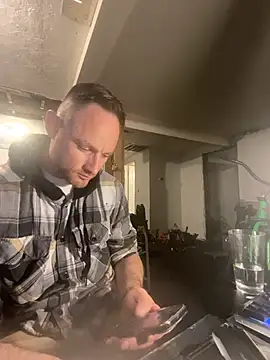 Snapshot of famous1tad chatting on April 2026 10:20:02 AM famous1tad online show from April 2026 10:20:02 AM