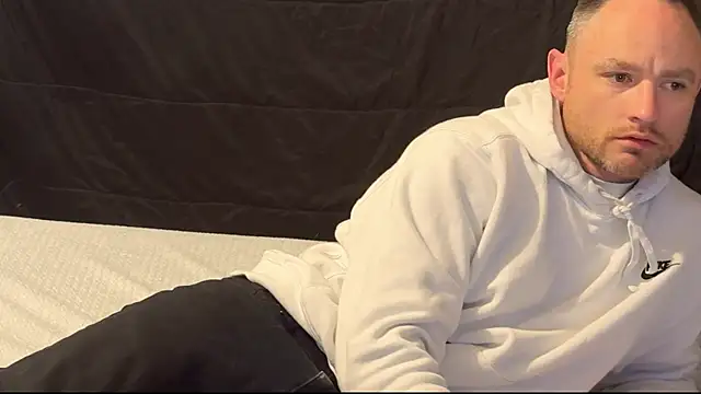 Snapshot of famous1tad chatting on April 2026 10:10:01 AM famous1tad online show from April 2026 10:10:01 AM