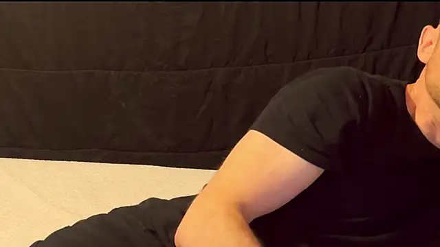 Snapshot of famous1tad chatting on April 2026 01:41:02 AM famous1tad online show from April 2026 01:41:02 AM