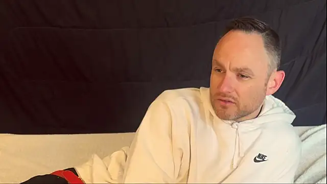 Snapshot of famous1tad chatting on April 2026 04:30:02 PM famous1tad online show from April 2026 04:30:02 PM