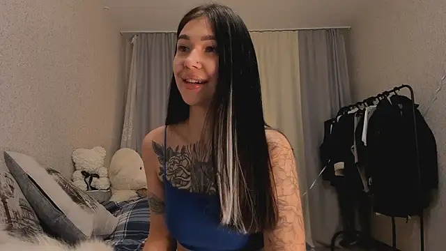 Snapshot of SakuraVibe chatting on November 2025 03:47:01 PM SakuraVibe online show from November 2025 03:47:01 PM