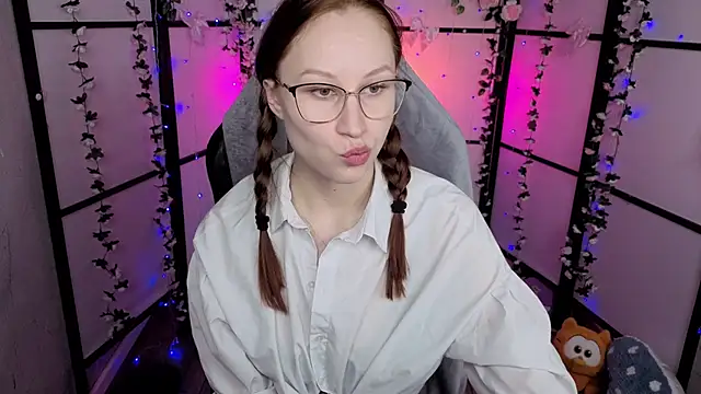 Snapshot of JoanFlare chatting on November 2025 01:34:01 PM JoanFlare online show from November 2025 01:34:01 PM