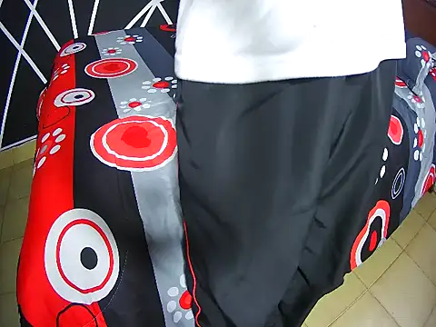 Snapshot of HouseOfHeat chatting on November 2025 01:33:02 PM HouseOfHeat online show from November 2025 01:33:02 PM