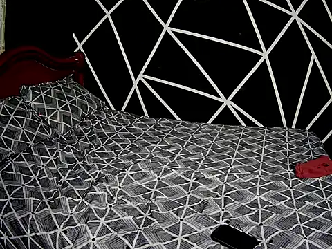 Snapshot of HouseOfHeat chatting on November 2025 10:01:01 PM HouseOfHeat online show from November 2025 10:01:01 PM