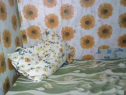 Snapshot of Smilinglovely chatting on March 2026 10:16:02 PM Smilinglovely online show from March 2026 10:16:02 PM