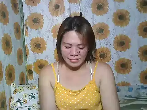 Snapshot of Smilinglovely chatting on March 2026 06:17:01 AM Smilinglovely online show from March 2026 06:17:01 AM