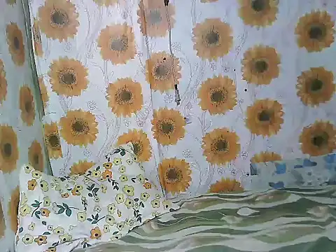 Snapshot of Smilinglovely chatting on March 2026 06:23:02 PM Smilinglovely online show from March 2026 06:23:02 PM