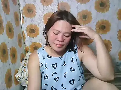 Snapshot of Smilinglovely chatting on April 2026 05:18:02 AM Smilinglovely online show from April 2026 05:18:02 AM