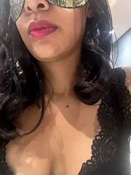 LunnaMaska online show from December 2025 02:44:01 PM