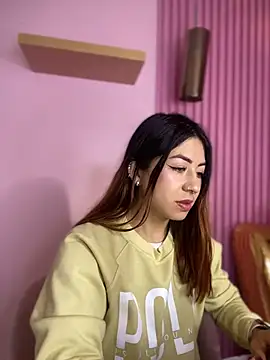 MaddieHunter online show from December 2025 01:17:01 PM