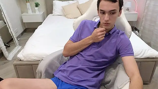 Snapshot of MoonlinSkinn chatting on November 2025 08:05:01 AM MoonlinSkinn online show from November 2025 08:05:01 AM