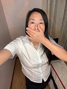 Snapshot of TU-37 chatting on December 2025 11:37:01 AM TU-37 online show from December 2025 11:37:01 AM