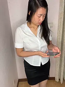 Snapshot of TU-37 chatting on December 2025 11:27:02 AM TU-37 online show from December 2025 11:27:02 AM