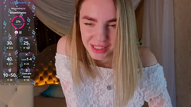 Snapshot of molly_crystal chatting on December 2025 02:17:01 AM molly crystal online show from December 2025 02:17:01 AM