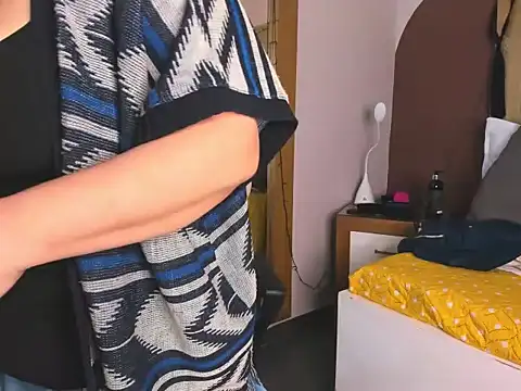 Snapshot of MilaFoxxy chatting on November 2025 11:35:01 AM MilaFoxxy online show from November 2025 11:35:01 AM