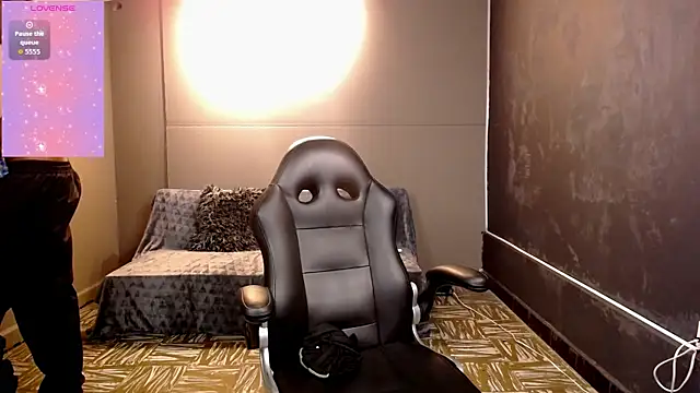 LiamVibes212 online show from December 2025 04:00:02 AM