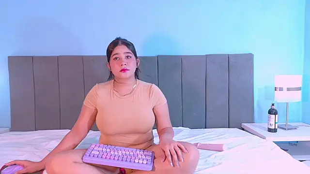 Snapshot of Lizz_Bunny chatting on April 2026 01:29:02 AM Lizz Bunny online show from April 2026 01:29:02 AM