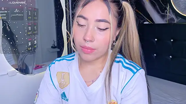 Snapshot of Manuela_Velvet chatting on November 2025 04:27:01 AM Manuela Velvet online show from November 2025 04:27:01 AM