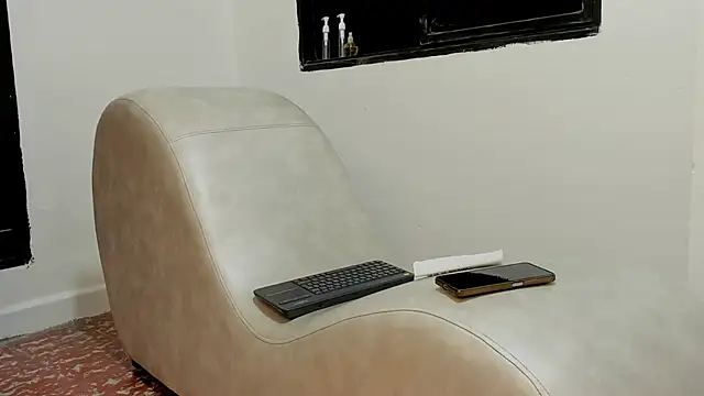 Snapshot of HoneyLovers_OS chatting on December 2025 01:28:02 PM HoneyLovers OS online show from December 2025 01:28:02 PM