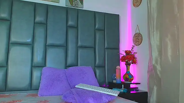 Snapshot of TashaNaughty4u chatting on February 2026 12:53:02 PM TashaNaughty4u online show from February 2026 12:53:02 PM