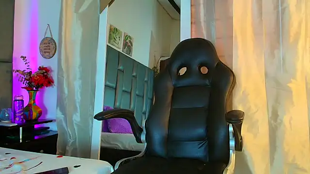 Snapshot of TashaNaughty4u chatting on April 2026 07:37:01 PM TashaNaughty4u online show from April 2026 07:37:01 PM