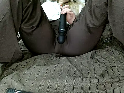 Snapshot of Adelyxveex chatting on December 2025 12:25:01 PM Adelyxveex online show from December 2025 12:25:01 PM