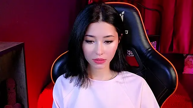 Snapshot of RedMidnight chatting on April 2026 09:13:01 PM RedMidnight online show from April 2026 09:13:01 PM