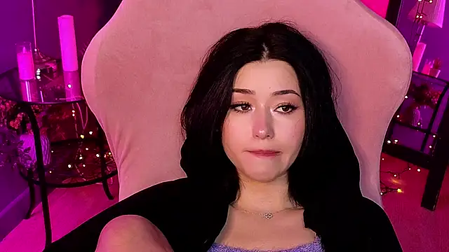 Snapshot of RedMidnight chatting on April 2026 04:46:01 AM RedMidnight online show from April 2026 04:46:01 AM