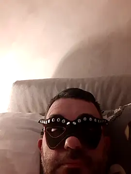 Vampiro83zz online show from June 2026 09:23:01 PM