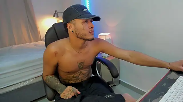 Snapshot of master_evil07 chatting on November 2025 03:43:02 AM master evil07 online show from November 2025 03:43:02 AM