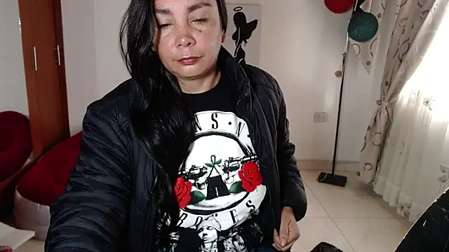 Snapshot of vivian-milf chatting on November 2025 12:20:01 PM vivian-milf online show from November 2025 12:20:01 PM