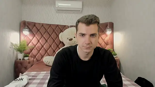 Snapshot of ThomasSmity chatting on November 2025 12:29:02 PM ThomasSmity online show from November 2025 12:29:02 PM