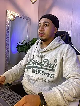 Snapshot of Brand_Collins chatting on March 2026 04:01:01 AM Brand Collins online show from March 2026 04:01:01 AM