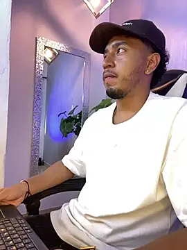 Snapshot of Brand_Collins chatting on April 2026 01:38:01 PM Brand Collins online show from April 2026 01:38:01 PM