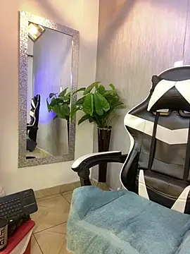 Snapshot of Brand_Collins chatting on April 2026 12:01:01 PM Brand Collins online show from April 2026 12:01:01 PM