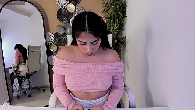 Snapshot of luna_cute__ chatting on May 2026 08:25:01 PM luna cute online show from May 2026 08:25:01 PM