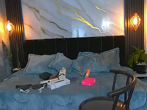 Snapshot of Dark_Dominika chatting on April 2026 01:00:02 PM Dark Dominika online show from April 2026 01:00:02 PM