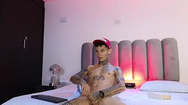 Snapshot of Paulo_527 chatting on April 2026 02:31:01 AM Paulo 527 online show from April 2026 02:31:01 AM