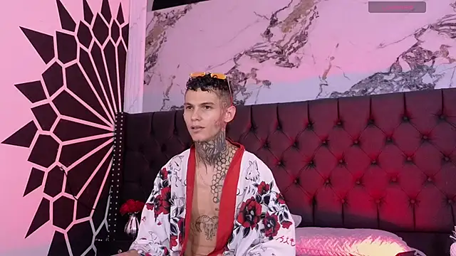 Snapshot of Paulo_527 chatting on April 2026 04:21:01 AM Paulo 527 online show from April 2026 04:21:01 AM