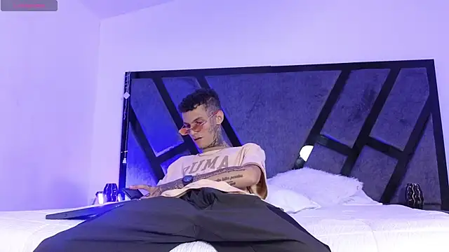 Snapshot of Paulo_527 chatting on April 2026 04:45:01 AM Paulo 527 online show from April 2026 04:45:01 AM