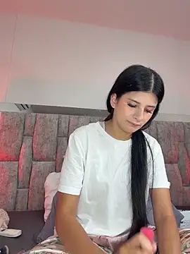 ZafiraNavarro online show from April 2026 06:10:01 PM