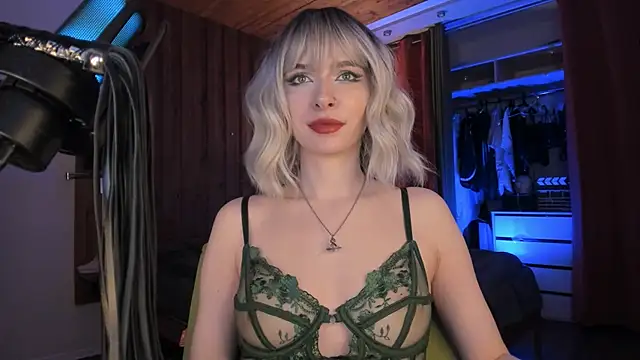 Snapshot of Mistress_Iris chatting on January 2026 08:10:02 PM Mistress Iris online show from January 2026 08:10:02 PM