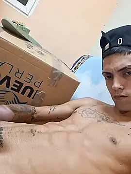 Snapshot of KingWhitexxx chatting on November 2025 02:14:02 AM KingWhitexxx online show from November 2025 02:14:02 AM