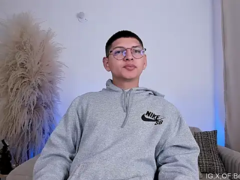 Snapshot of Juan_belmont chatting on April 2026 01:03:01 AM Juan belmont online show from April 2026 01:03:01 AM