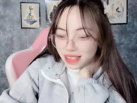 Snapshot of Aria5999 chatting on December 2025 06:49:01 PM Aria5999 online show from December 2025 06:49:01 PM