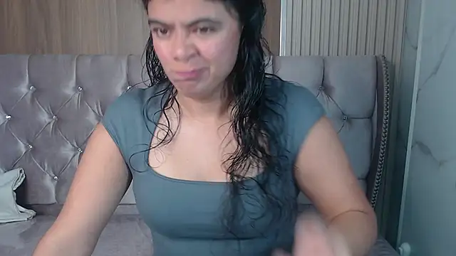 Snapshot of Evangeline_b chatting on December 2025 12:58:02 PM Evangeline b online show from December 2025 12:58:02 PM